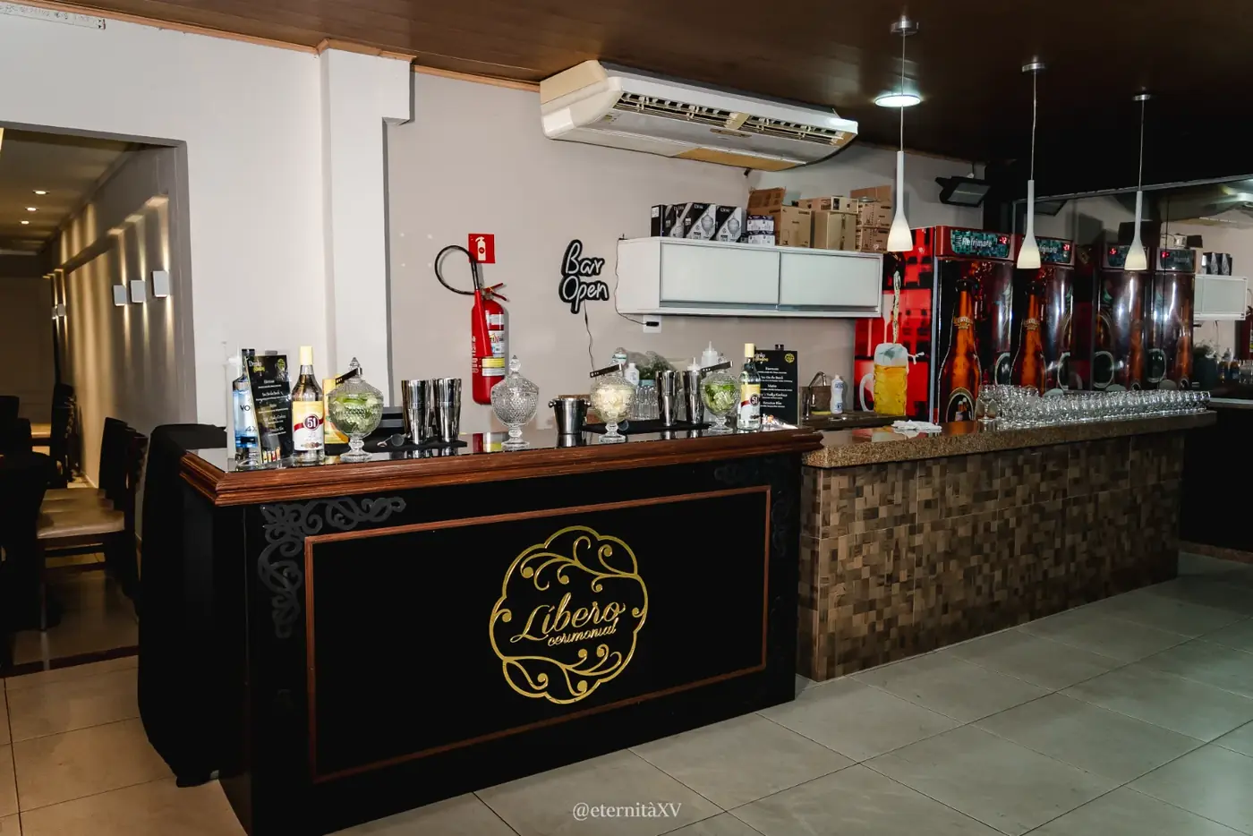 Bar do 2º andar com balcão Líbero
